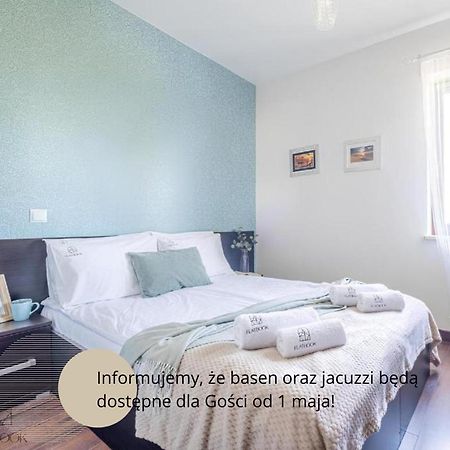Sztutowo Lazurowy Dwor - Apartamenty Oraz Pokoje Z Basenem I Parkingiem Bagian luar foto