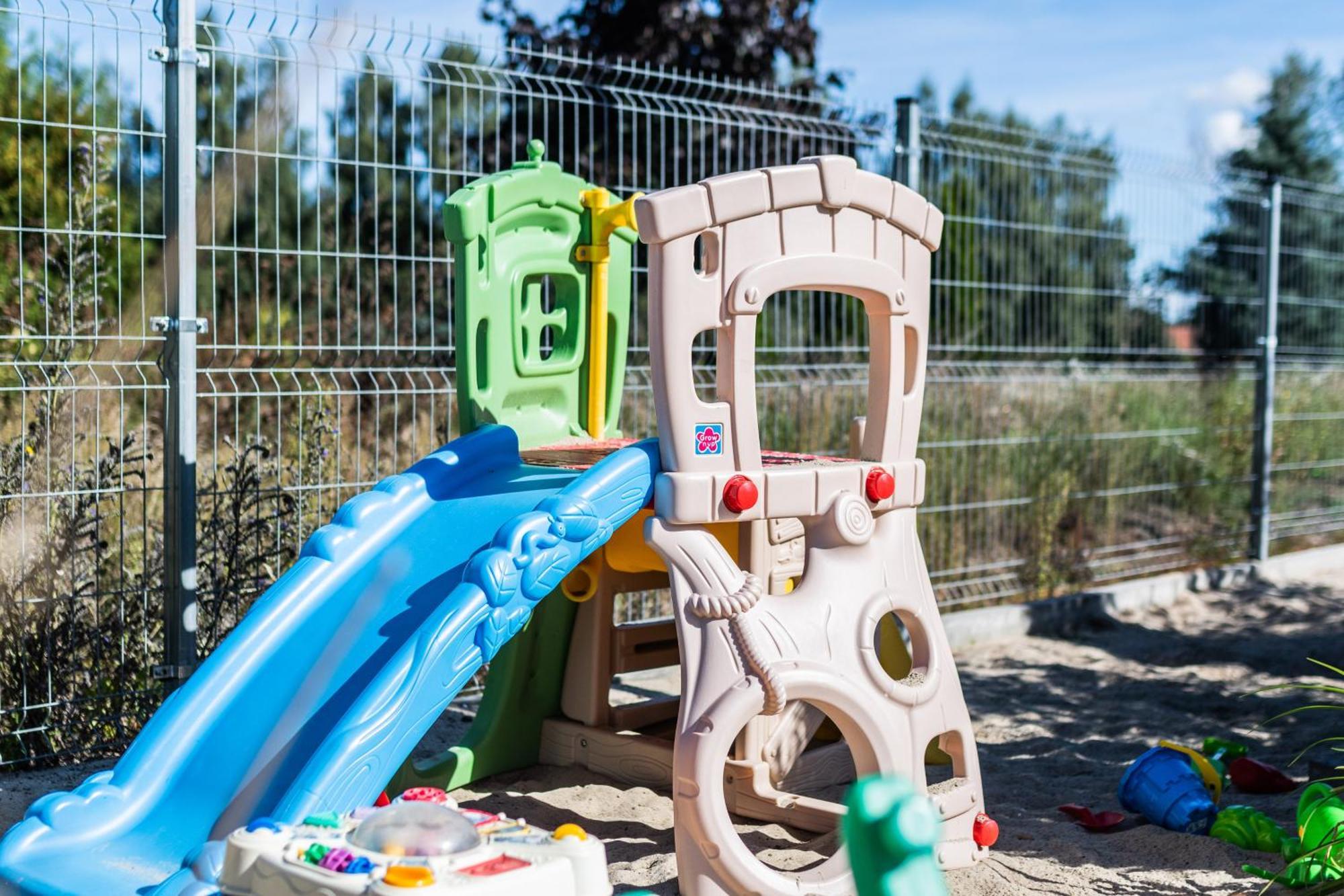 Sztutowo Lazurowy Dwor - Apartamenty Oraz Pokoje Z Basenem I Parkingiem Bagian luar foto