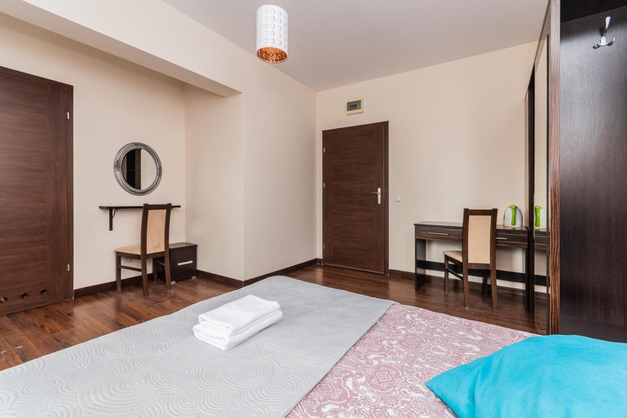 Sztutowo Lazurowy Dwor - Apartamenty Oraz Pokoje Z Basenem I Parkingiem Ruang foto