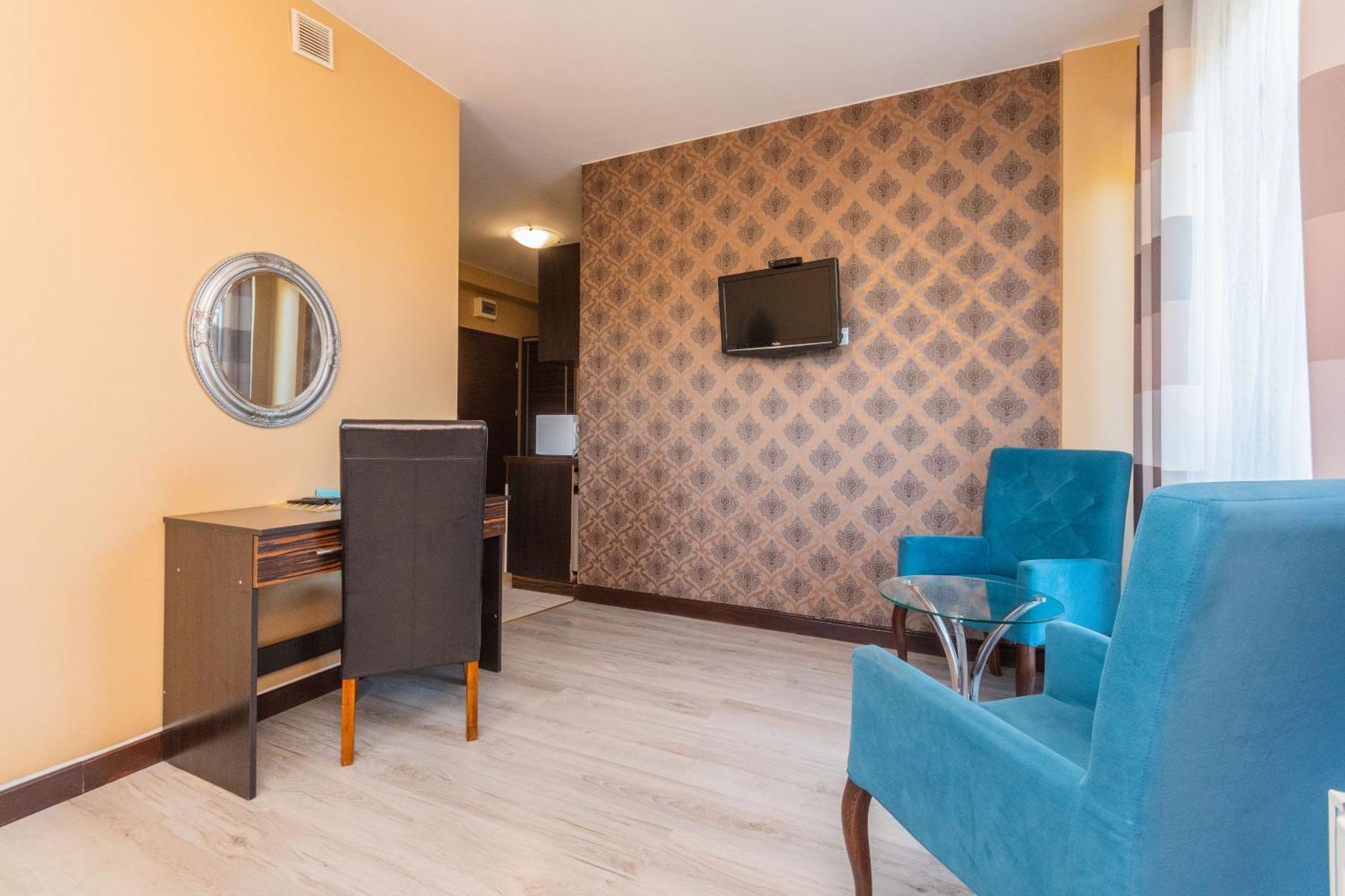 Sztutowo Lazurowy Dwor - Apartamenty Oraz Pokoje Z Basenem I Parkingiem Ruang foto