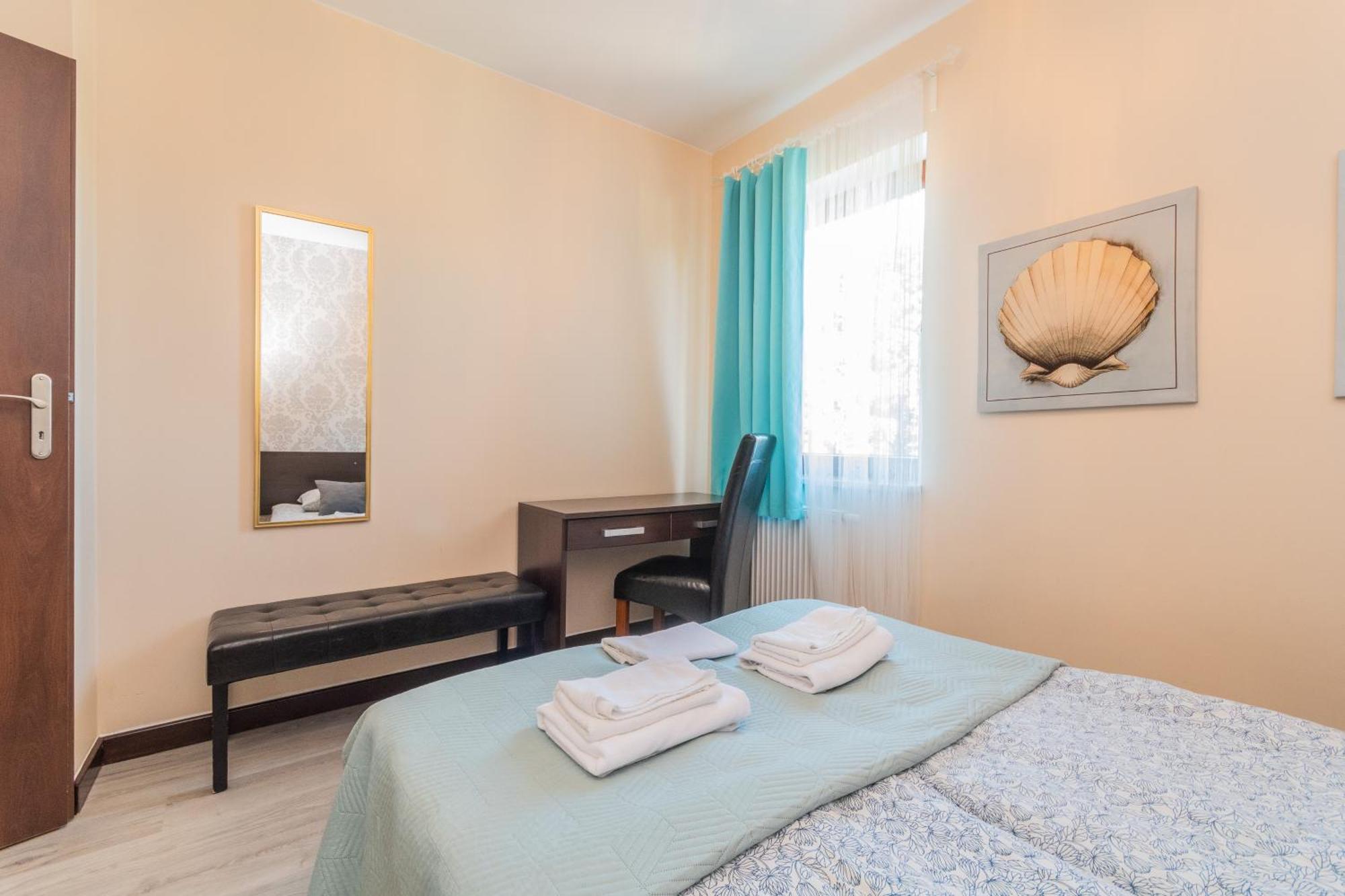 Sztutowo Lazurowy Dwor - Apartamenty Oraz Pokoje Z Basenem I Parkingiem Ruang foto