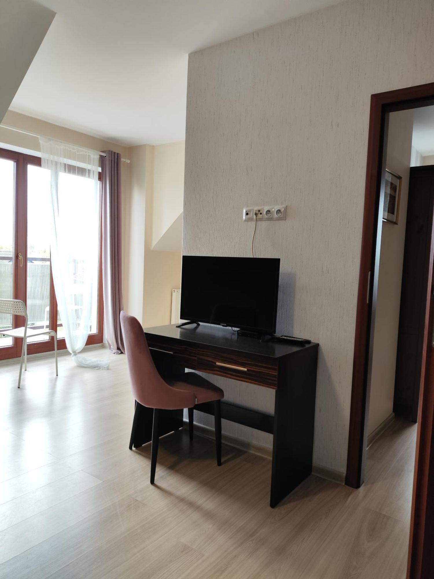 Sztutowo Lazurowy Dwor - Apartamenty Oraz Pokoje Z Basenem I Parkingiem Bagian luar foto